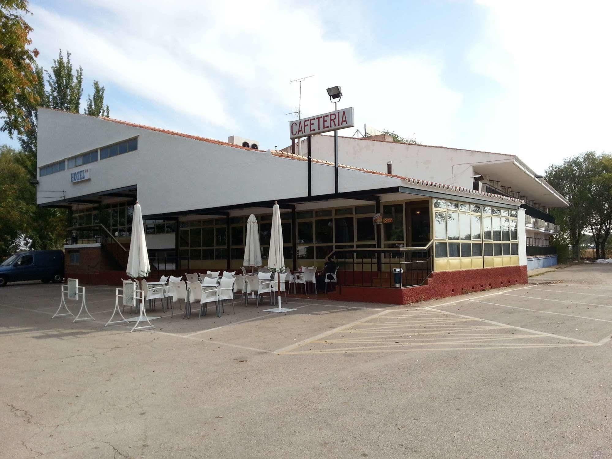 Hotel Manzanares Exterior photo