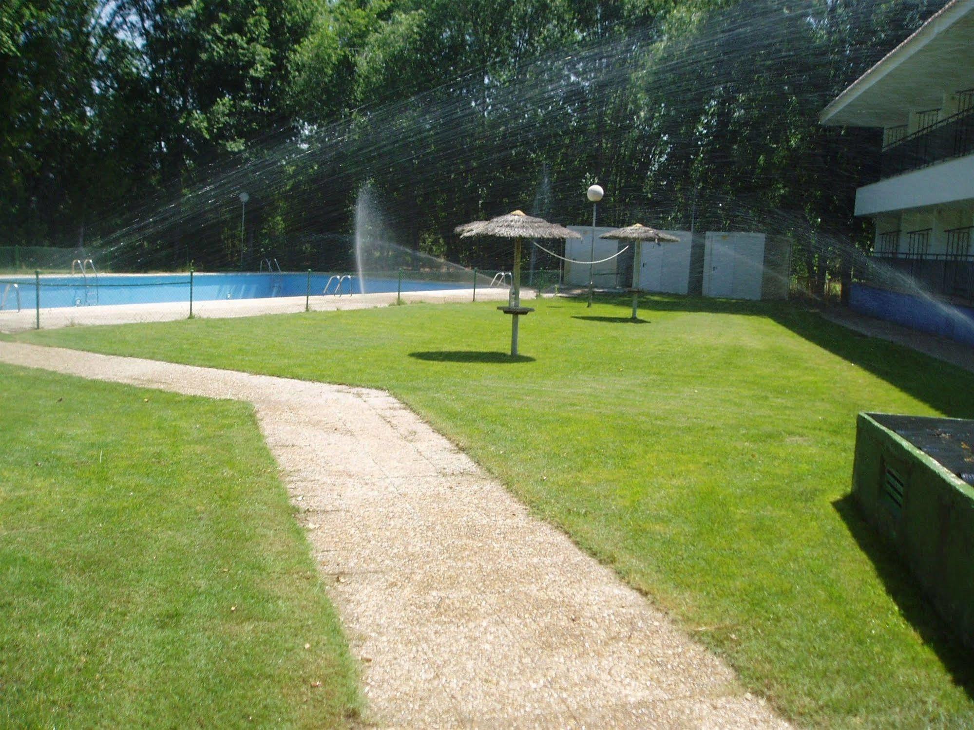 Hotel Manzanares Exterior photo